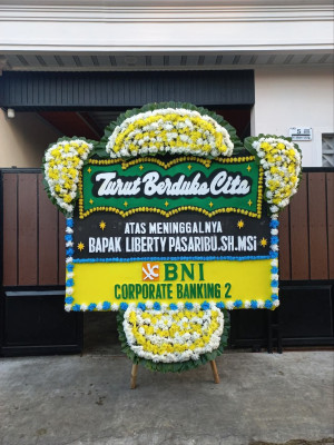 Papan Bunga Duka di Syamtalira Bayu