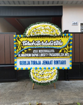 Papan Bunga Duka di Syamtalira Bayu